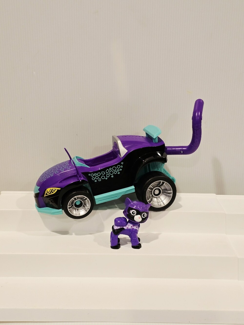 Paw Patrol Rescue Cat Pack Shade Deluxe Prowler Mode Vehicle and Figure Set